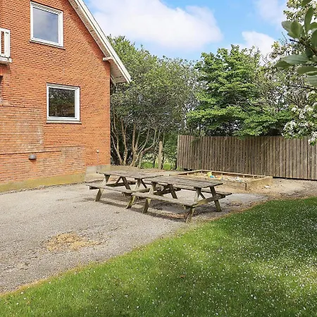 Fourteen-bedroom In Hurup Thy *